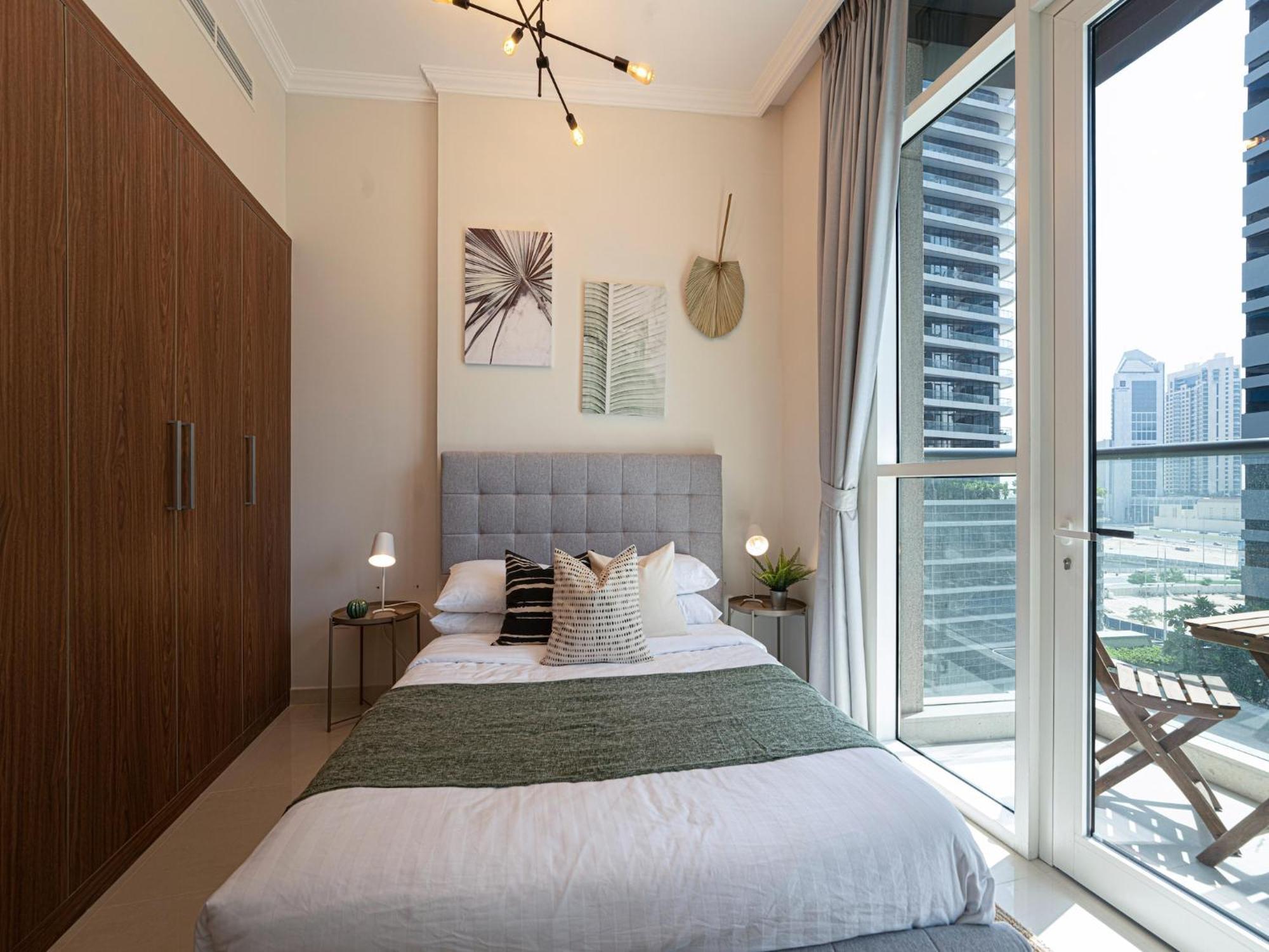 Luxe Near Mall Burj Khalifa Pool Gym Parking Apartment
