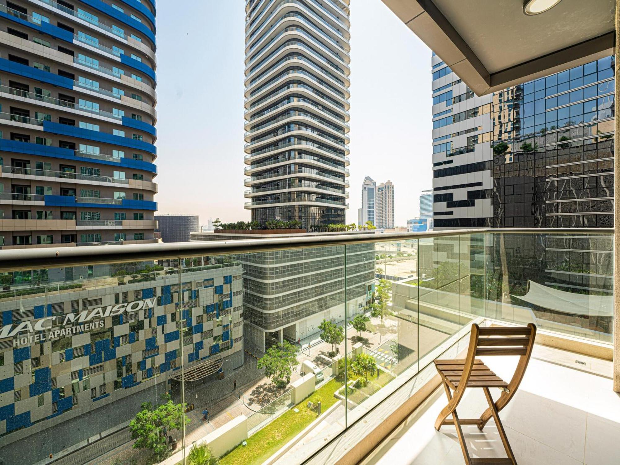 Luxe Near Mall Burj Khalifa Pool Gym Parking Apartment