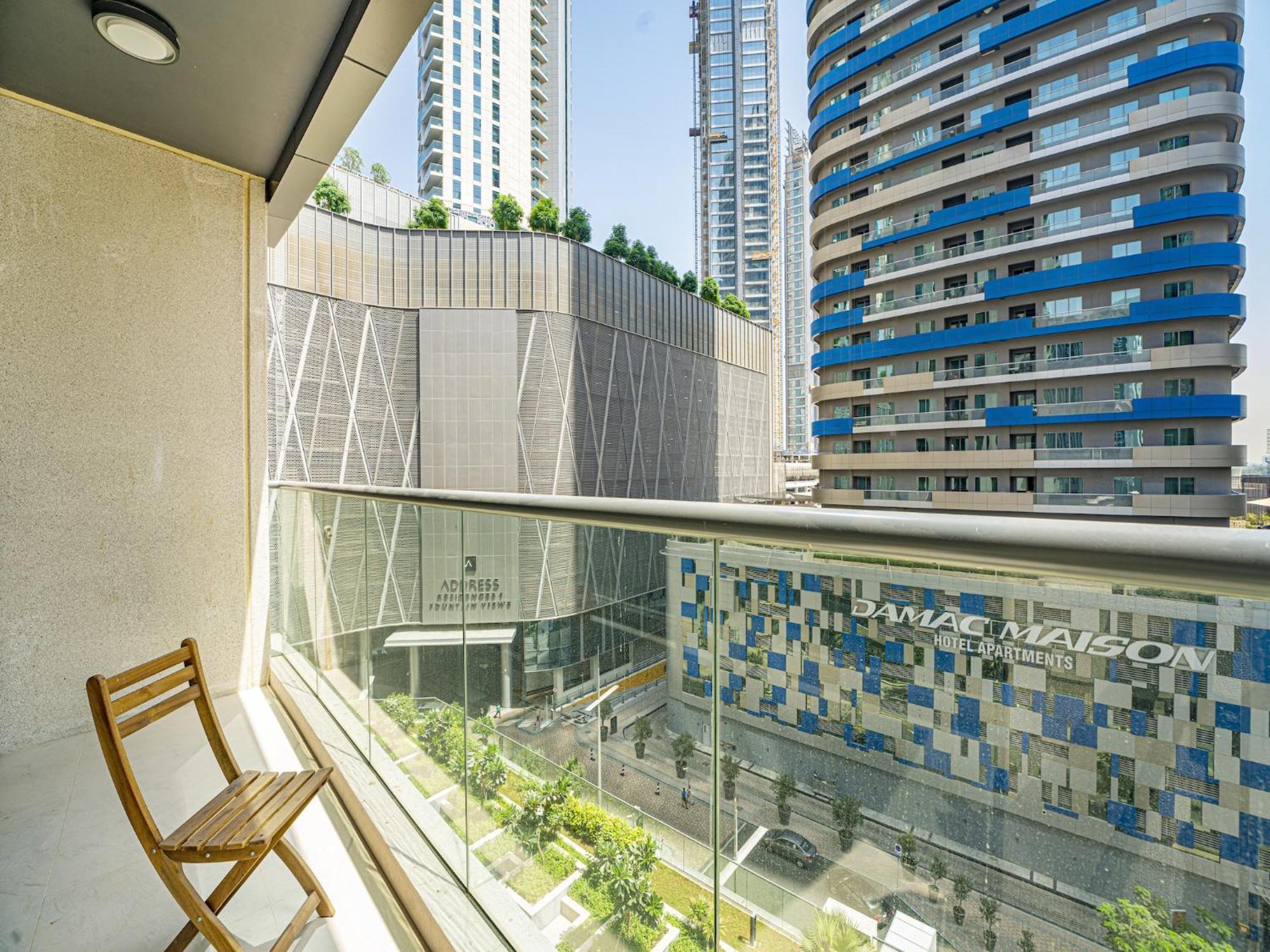 Luxe Near Mall Burj Khalifa Pool Gym Parking Apartment *