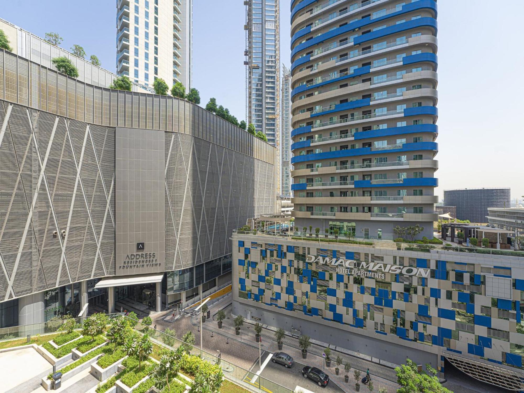 Luxe Near Mall Burj Khalifa Pool Gym Parking Apartment *