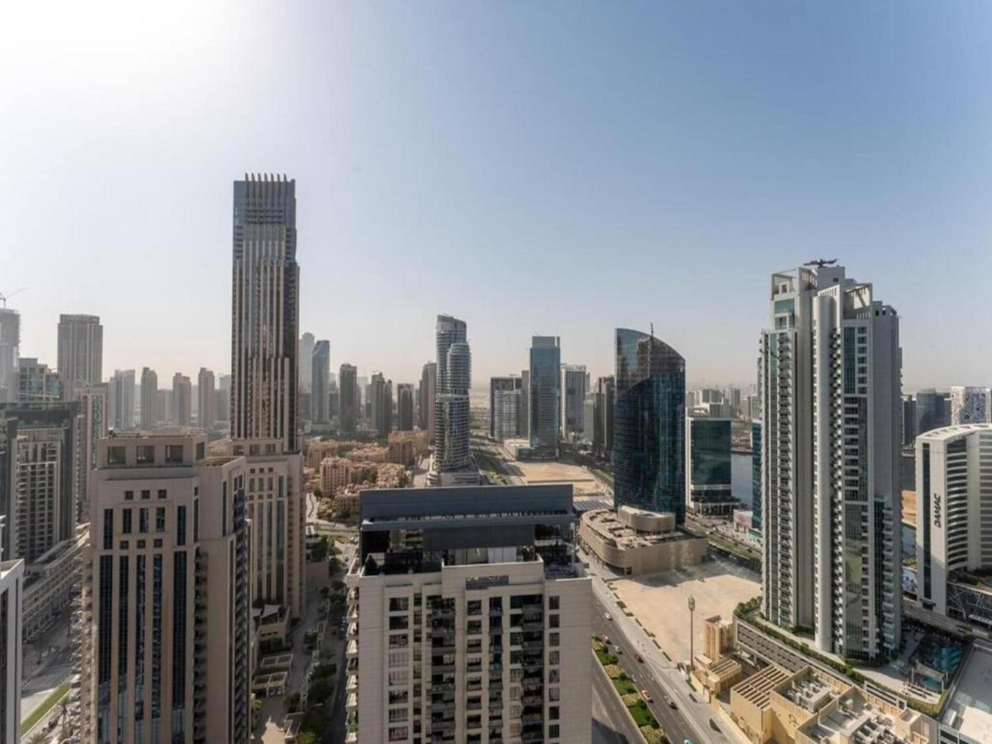 Luxe Near Mall Burj Khalifa Pool Gym Parking Apartment Dubai
