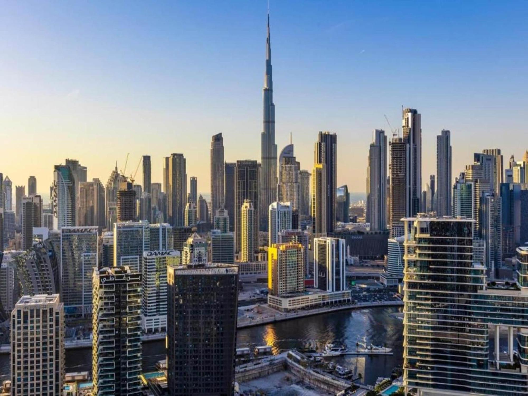 Apartment Luxe Near Mall Burj Khalifa Pool Gym Parking