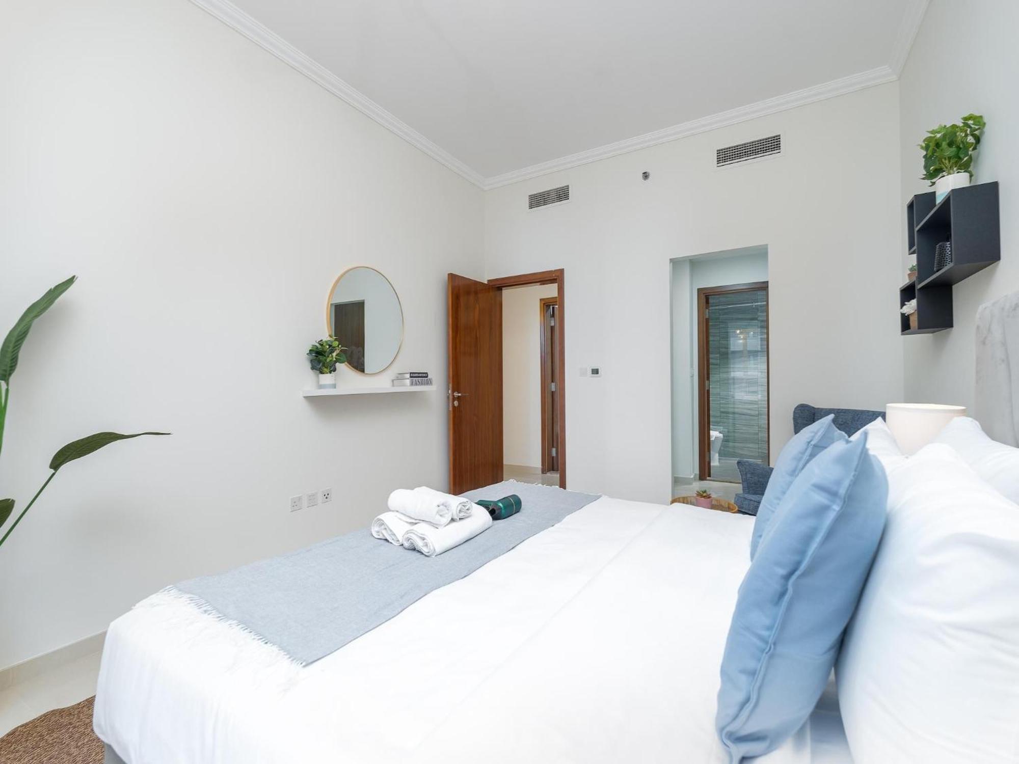 Apartment Luxe Near Mall Burj Khalifa Pool Gym Parking *