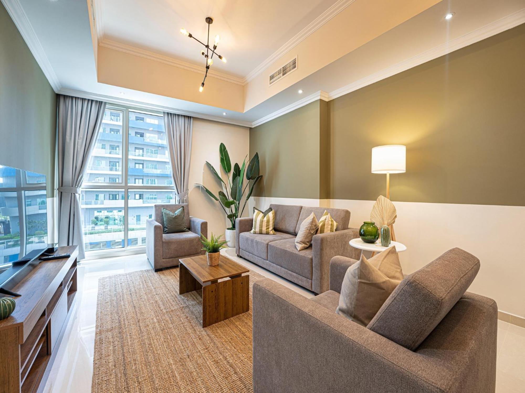 Luxe Near Mall Burj Khalifa Pool Gym Parking Apartment *